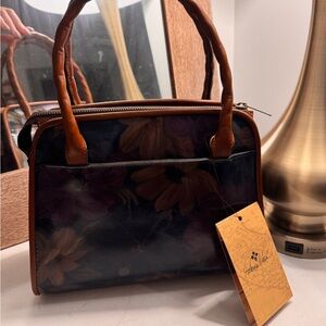 NWT, Patricia Nash Paris bag from the Peruvian Painting Collection